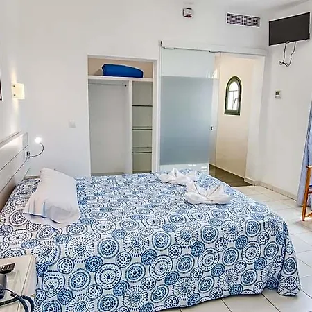 Hotel Bahia Cala Santandria (Menorca)